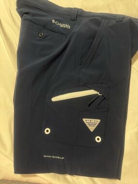 Columbia Men's Navy Omni-Shield Cargo Shorts with Zip Pocket